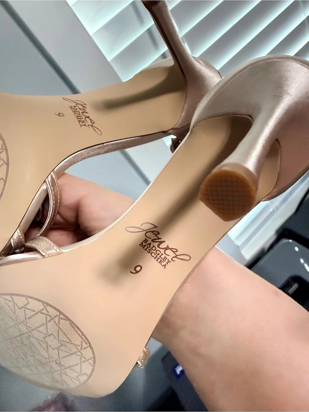Badgley Mischka Jeweled Pointed-Toe Heels in Pink US 9 Like New - Picture 11 of 11